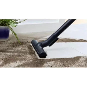 Aspirador de pó Bosch BGB 41RD3H — 600 W, saco de 4 l, filtro HEPA, raio de ação de 11 m, tubo telescópico, vermelho