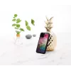 Capa de proteção para smartphone iKins para iPhone 11 Pro com design de flores aquáticas, preta