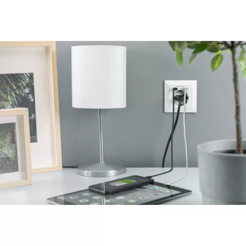 DIGITUS DA-70615 - tomada elétrica - 2P+E - tipo F, USB, USB Type-C - com obturador - 1 tomada, 2 portas USB - 2,8 A - branco, RAL 9003