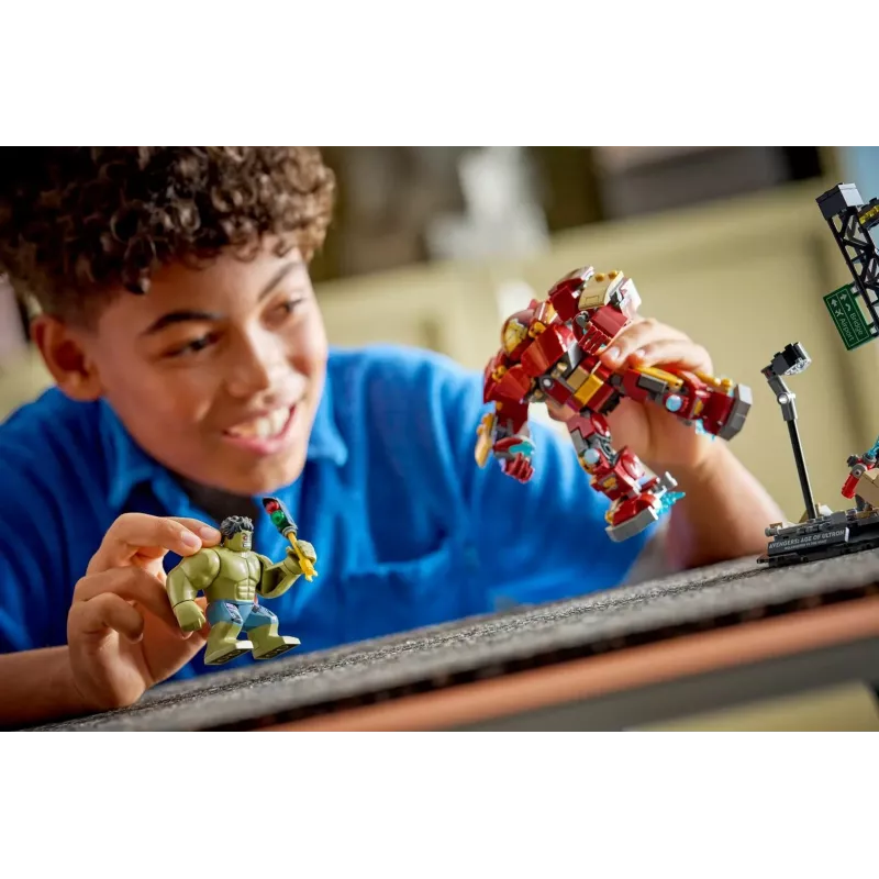 LEGO MARVEL 76343 Combate épico: Hulkbuster contra o Hulk