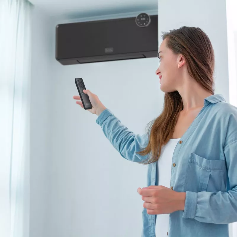 Aquecedor de parede Black & Decker BXWSH2001E 2000W, termostato ajustável, IP22, indicador LED, comando à distância, montagem na parede