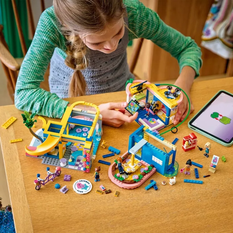 LEGO Friends 42689 Clube de amigos de Heartlake City