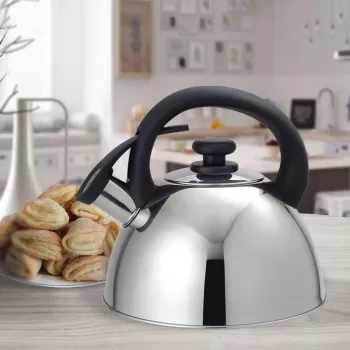 Chaleira Maestro MR1302 aço inoxidável 2,5 L, adequada para indução, apito com tampa articulada, pega preta