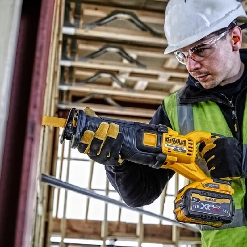 Serra sabre DeWALT DCS389X2-QW 3000 cpm preto, amarelo