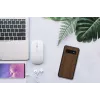 Capa para smartphone man and wood para Samsung Galaxy S10, design koala preto, capa protetora