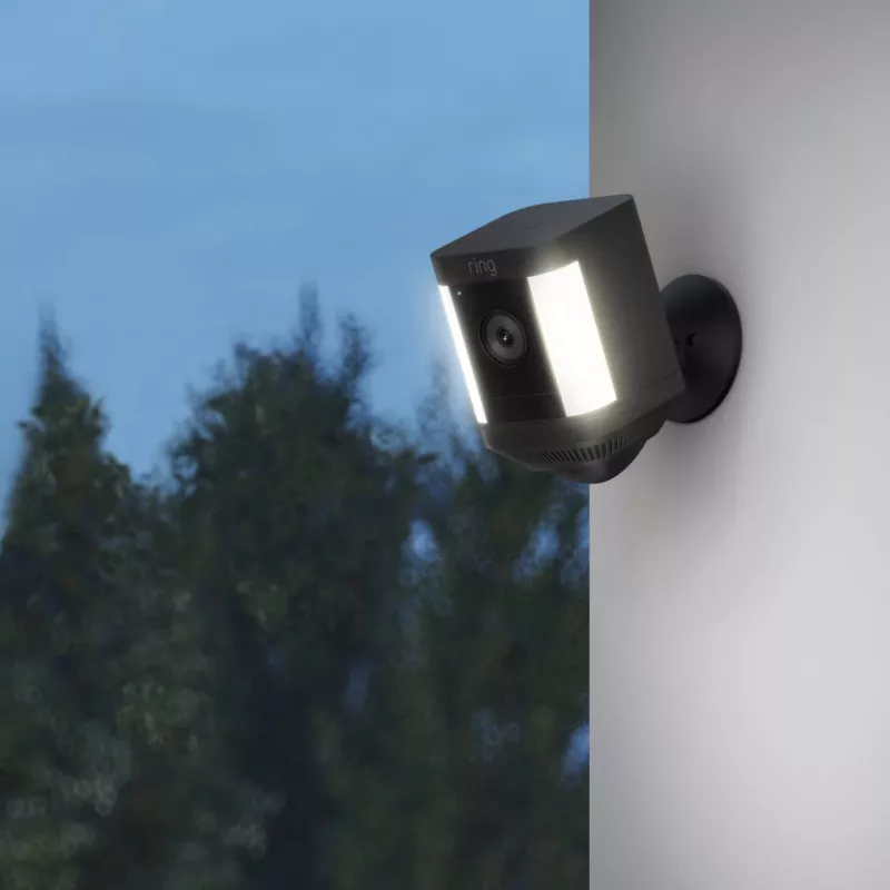 Ring Spotlight Cam Plus Battery – Câmara de vigilância IP – Exterior – Sem fios – Montagem no teto/parede – Preto – Caixa