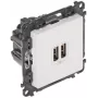 Tomada de parede com carregador Legrand Valena Life USB modelo LE-753112 com portas USB integradas