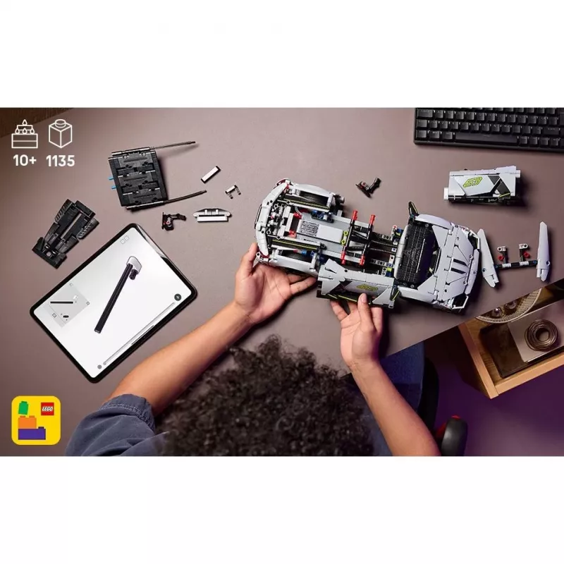 LEGO Technic Supercar Lamborghini Revuelto 42214 — modelo detalhado à escala 1:10, 1.135 peças