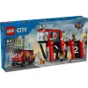 Brinquedo de construção LEGO City Quartel dos Bombeiros com veículo de escada giratória 60414 — 843 peças, 5 minifiguras, 220×320×140 mm