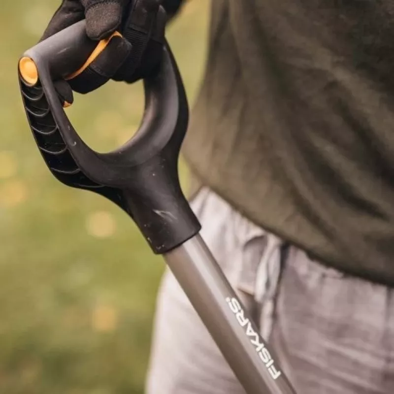 Pá Fiskars Ergonomic FS.S. 1025376 cinzento — pá de jardim ergonómica, Fiskars 1070058