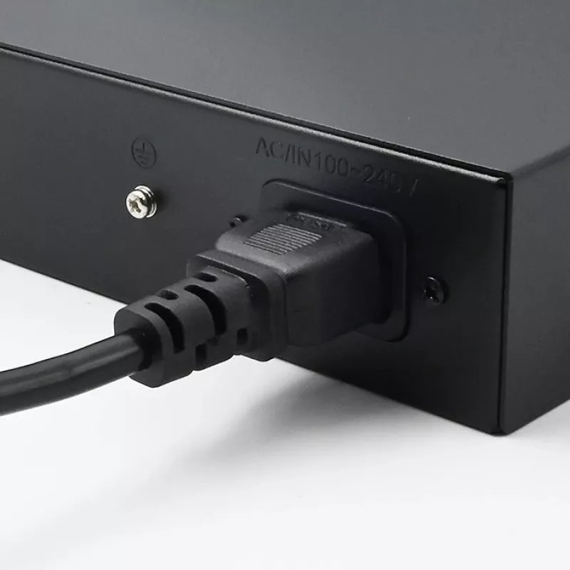 Switch de rede QOLTEC Gigabit Ethernet PoE 24xRJ45 2xSFP