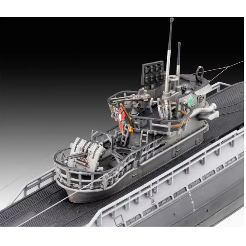 Modelo em plástico German Submarine T.IX C/40 1/144