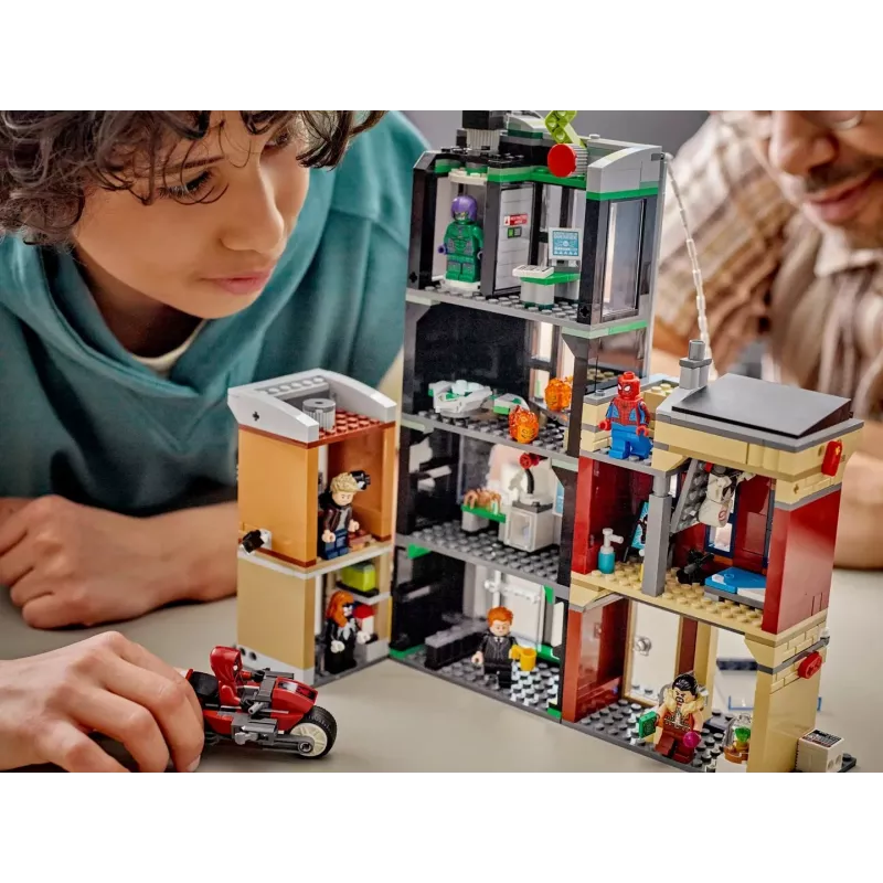 Conjunto LEGO Marvel 76324 Spider-Man vs. Oscorp, 808 peças, 8 minifiguras, a partir dos 10 anos