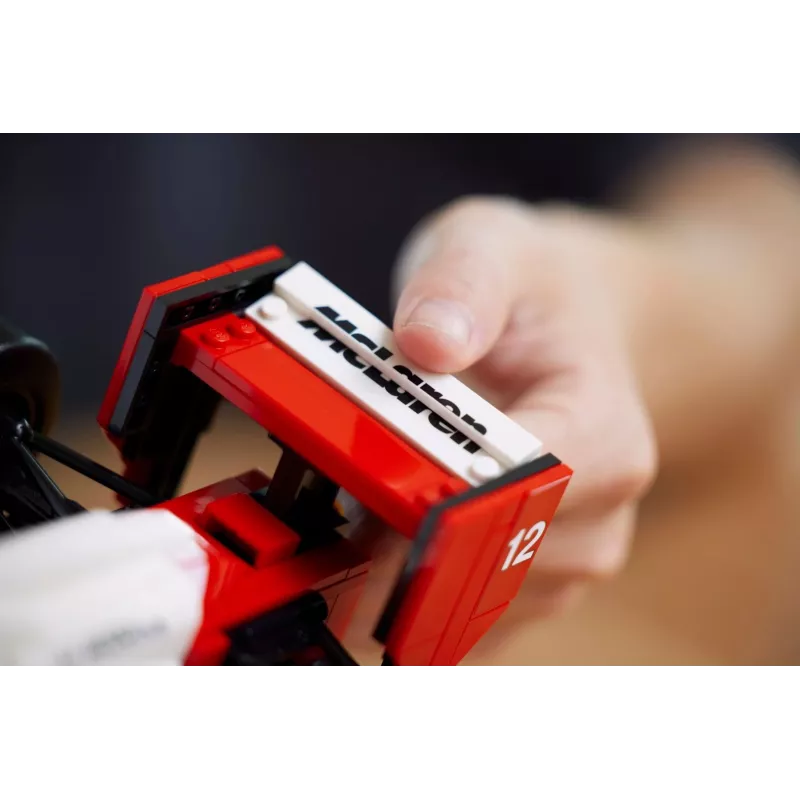 Conjunto LEGO McLaren MP4/4 Ayrton Senna 10330 — modelo LEGO ICONS à escala