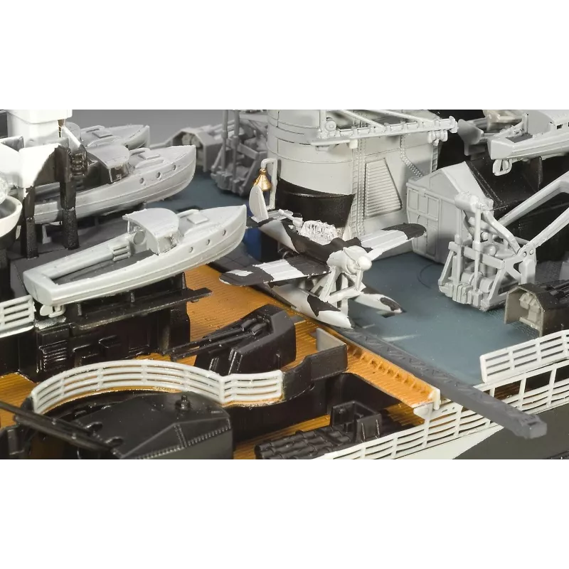 Maquete plástica de navio REVELL Tirpitz escala 1:350