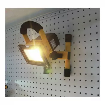 Synergy 21 projetor LED de obra com bateria 10W com pés magnéticos adicionais