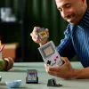 LEGO conjunto de construção design retrô Game Boy 72046 – réplica detalhada, suporte de exposição