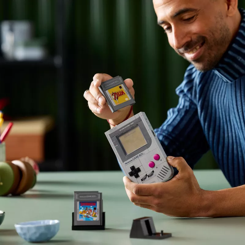 LEGO conjunto de construção design retrô Game Boy 72046 – réplica detalhada, suporte de exposição