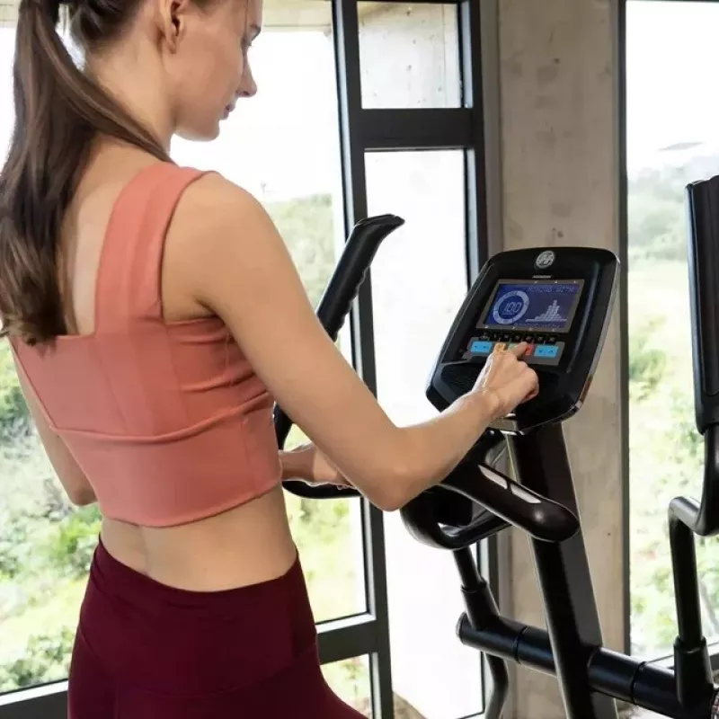 Elíptica Horizon Fitness Andes 5.1 — 20 níveis de resistência, 12 programas, 50,8 cm de passada, 136 kg de peso máximo do utilizador