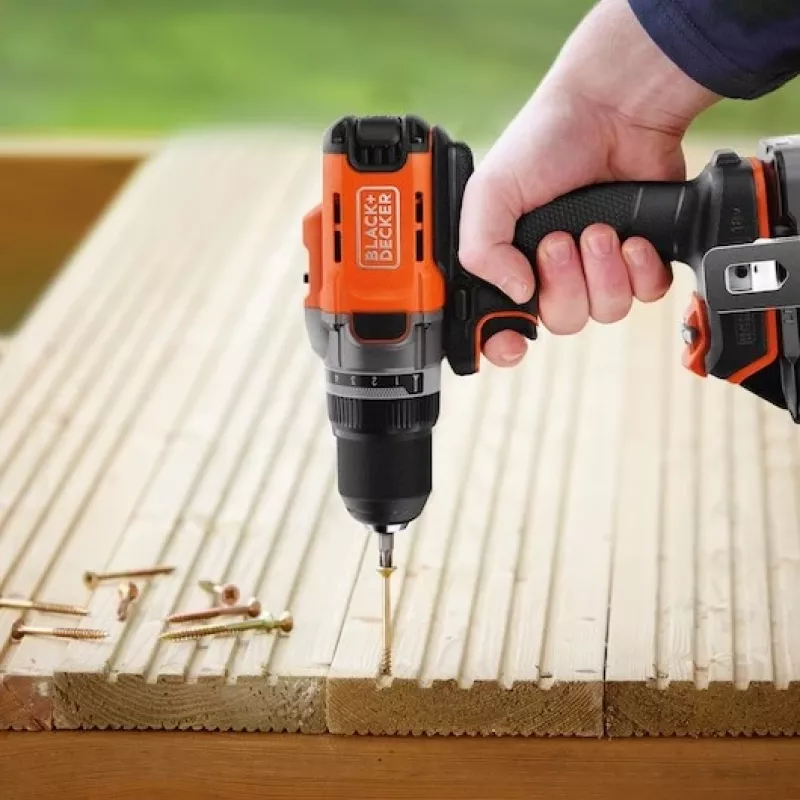 Aparafusadora sem fio Black & Decker BCD382XN 18V — berbequim compacto de 18 V (sem bateria)