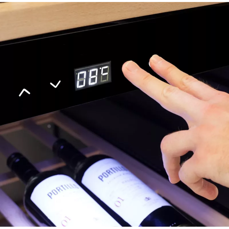 Caso | Garrafeira inteligente | WineExclusive 126 | Classe de eficiência energética G | Garrafeira | Vertical | Capacidade de garrafas 126 garrafas | Tipo de refrigeração tecnologia de compressor | Preto