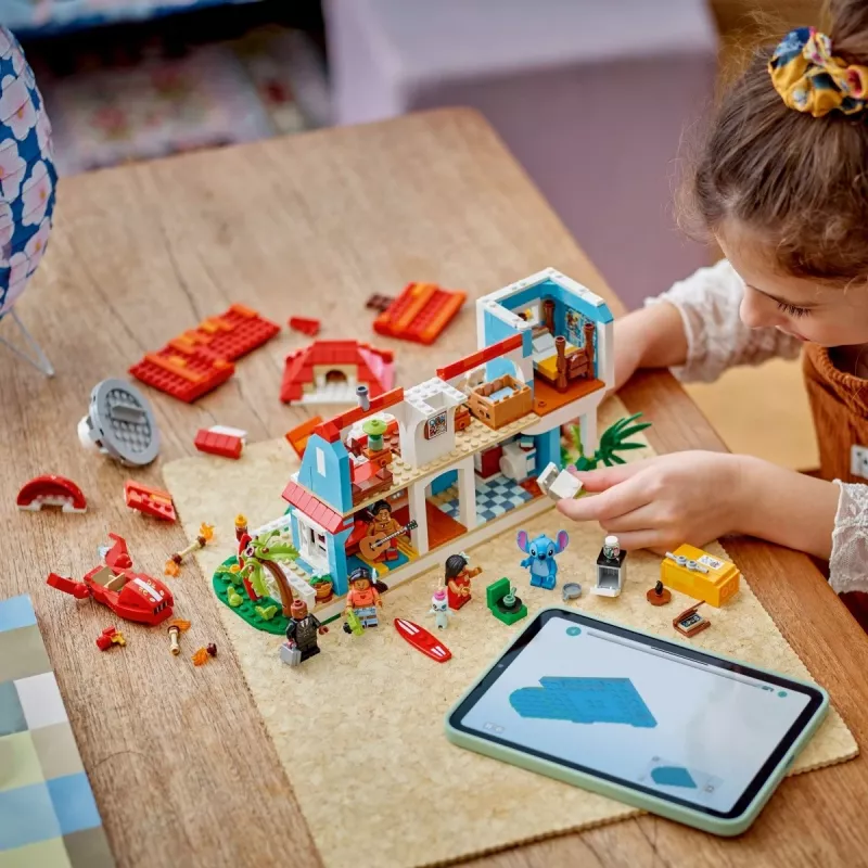 LEGO Disney Set 43268 Casa de Praia – casa modular para construir, 834 peças, 5 minifiguras, idade 9+