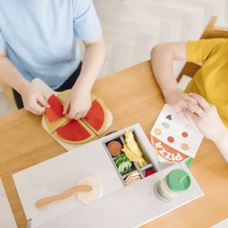 Melissa & Doug Top & Bake Pizza Counter Conjunto de brincar em madeira