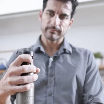 Batedeira de mão Black & Decker BXHBA1200E — Batedeira de mão 1200 W, 4 lâminas de aço inoxidável, turbo, peças removíveis, preta