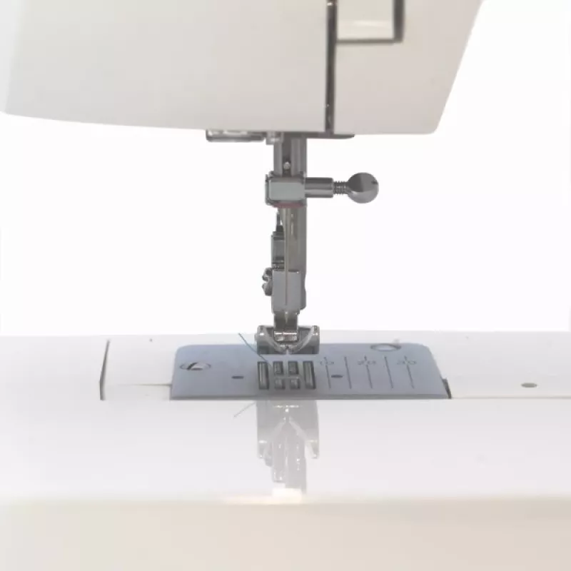Máquina de costura mecânica Łucznik EWA II 2014