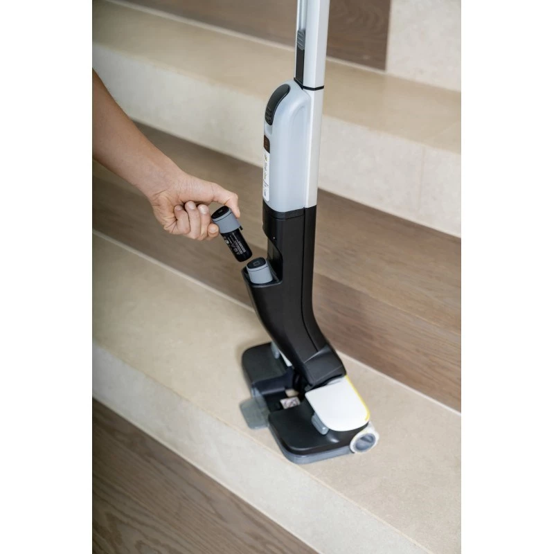 Aspirador Kärcher FC 4-4, bateria de iões de lítio 2,5 Ah, limpeza a seco e a húmido, escova cilíndrica de 30 cm, preto/cinzento