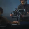 Estabilizador de câmara de mão DJI RS 4 Pro Combo preto fibra de carbono bateria 13h