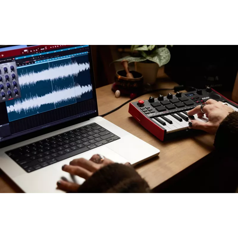 Akai MPK Mini Play MK3 teclado controlador MIDI com controlador de pads, USB, preto/vermelho