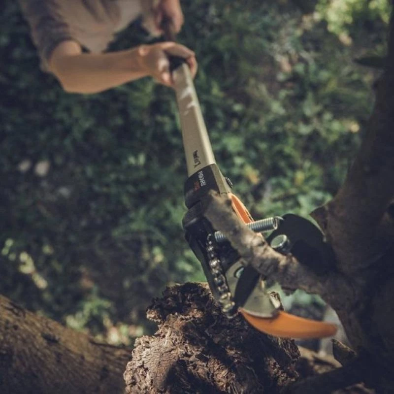 Tesoura de poda Fiskars UPX82 Bigorna — Tesoura de poda manual para ramos lenhosos, preto/azul/cinzento