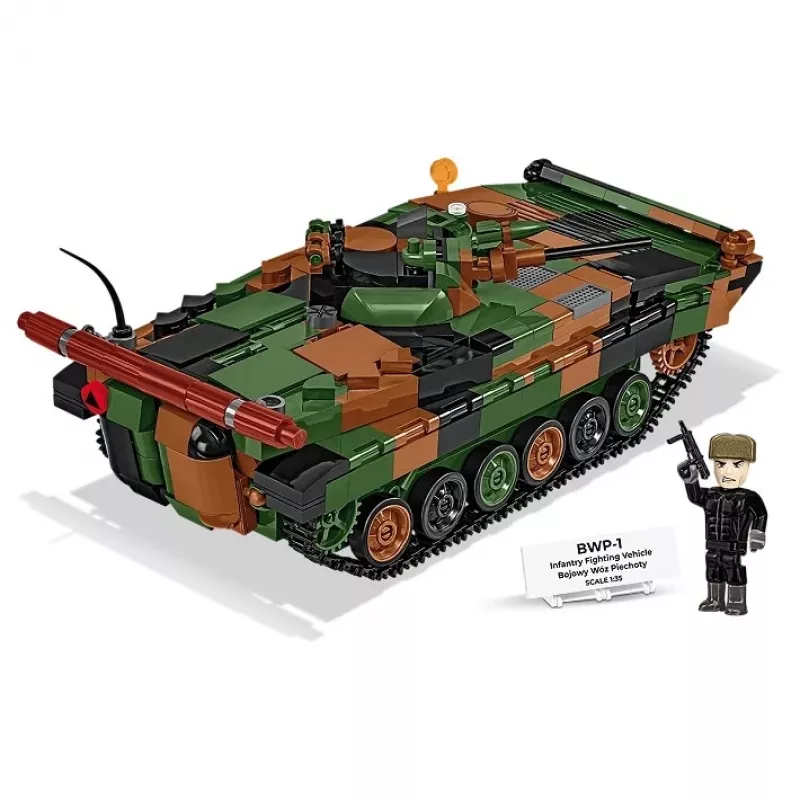 Conjunto de blocos Cobi Armed Forces BWP-1 2630 — conjunto modelo do veículo blindado anfíbio polaco-ucraniano