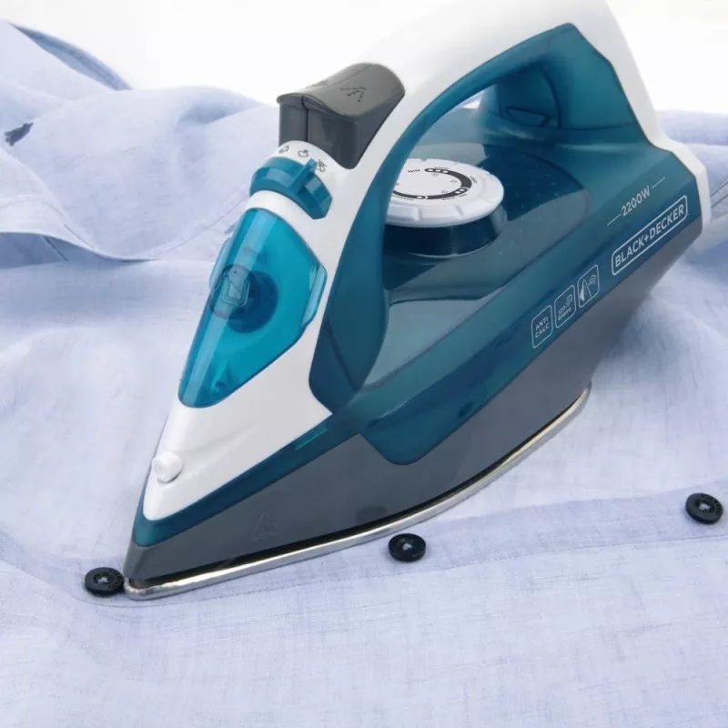 Ferro de engomar a vapor Black+Decker BXIR2200E (2200W)