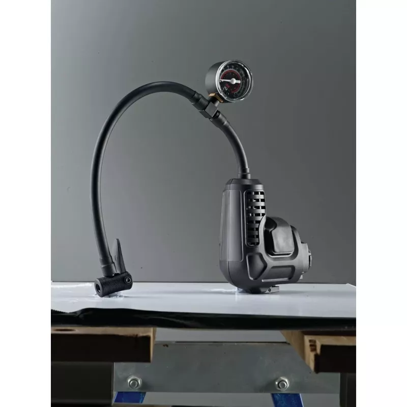 Ferramenta multifunções oscilante Black & Decker MT218K-QW preto, laranja 8500 OPM