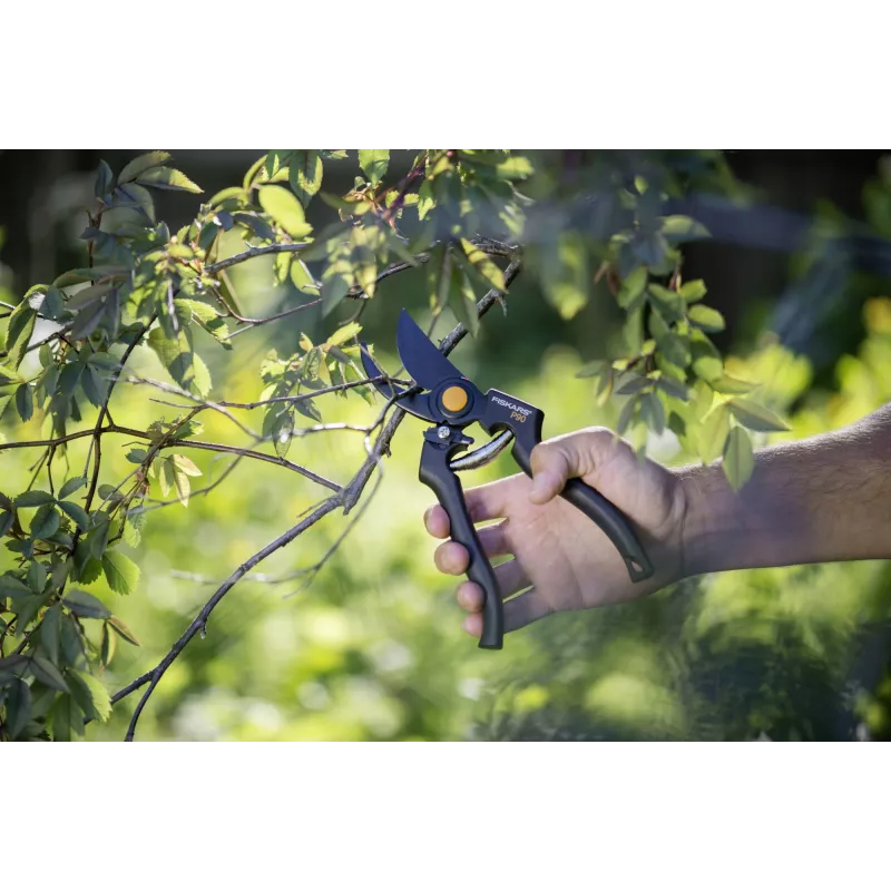 Tesoura de poda Fiskars 111960 Bypass preta