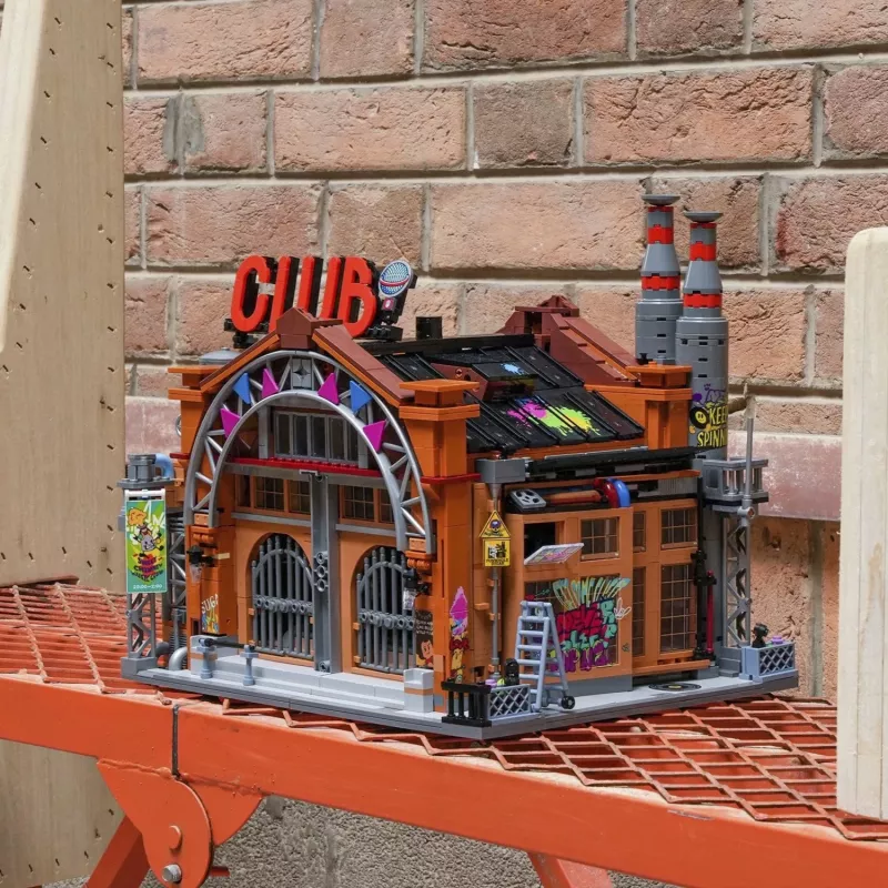 Factory House of Music, Brinquedo de construção