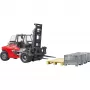 Empilhador Linde HT160 com palete (vermelho/preto, incl. 3 caixas de grelha)