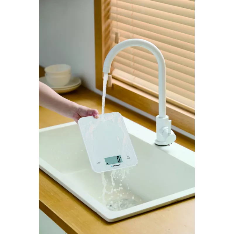 Balança de cozinha BLAUPUNKT FKS401 — branca, máx. 10 kg, precisão de 1 g, controlo por toque