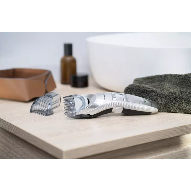 Máquina de cortar cabelo Panasonic ER-GC71 prateada