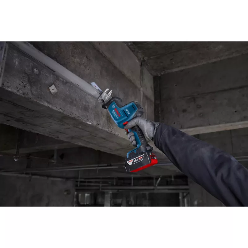 Serra sabre Bosch GSA 18V-24 Professional 18V a bateria, ferramenta isolada, azul/preto