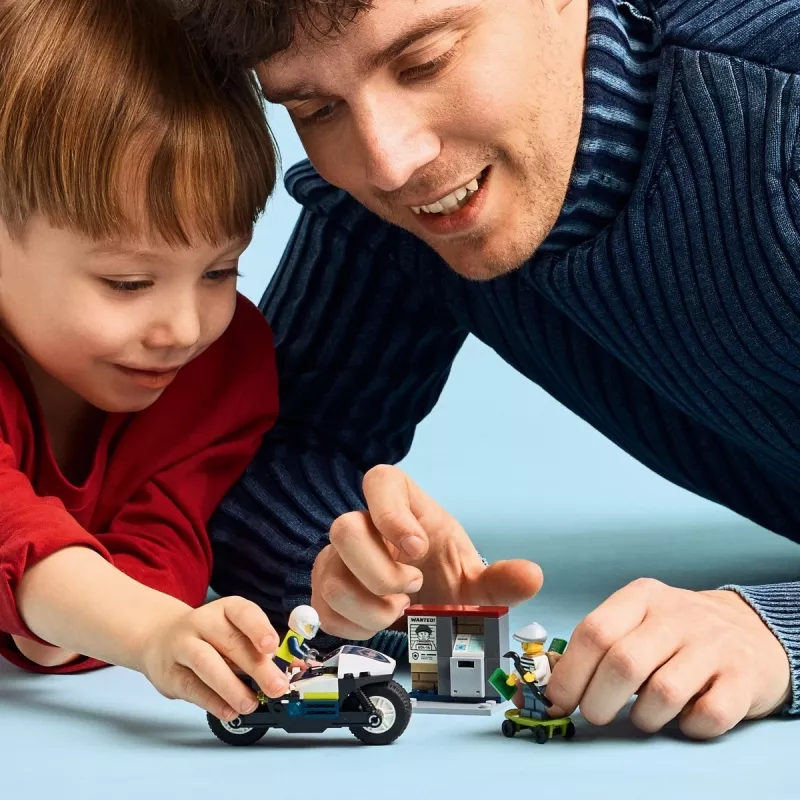 LEGO City Perseguição de mota da polícia conjunto 60455 — 65 peças, 2 minifiguras, a partir dos 4 anos