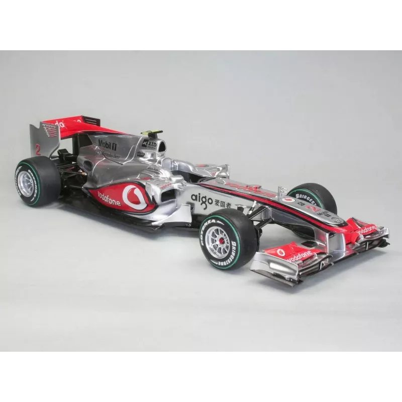Maquete em plástico REVELL McLaren Mercedes MP4-25 Lewis Hamilton — escala 1:24