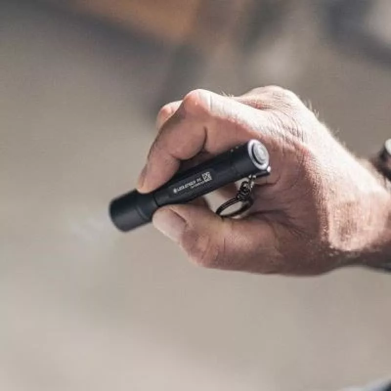 Ledlenser P3 lanterna, preta