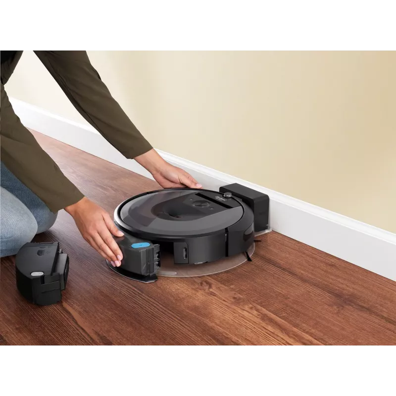 Robô aspirador iRobot Combo i8+ sem saco preto