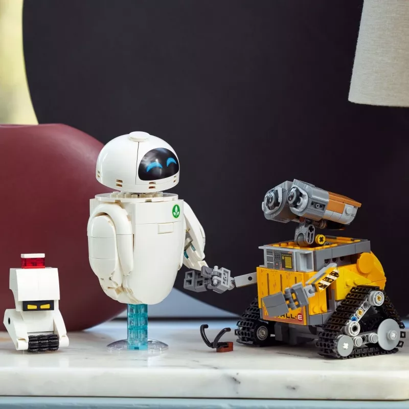 LEGO Disney Pixar 43279 WALL-E e EVE conjunto de construção, 811 peças, 18+