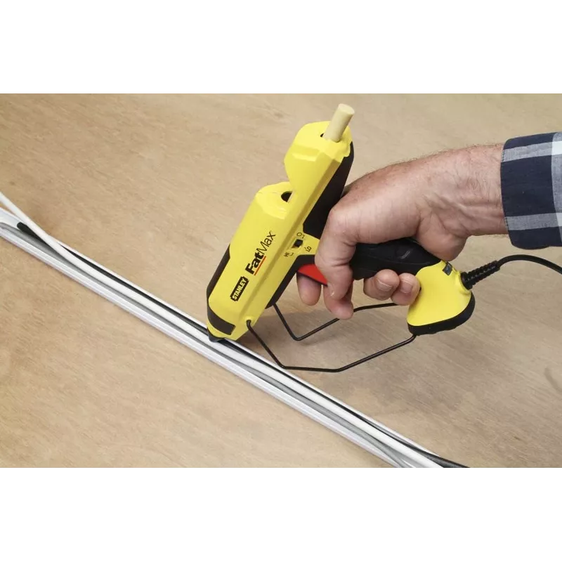 Pistola de cola quente STANLEY FatMax GR 100 R 200 W, débito 18,83 g/min, alimentação CA, tempo de aquecimento 1 min, preto/amarelo