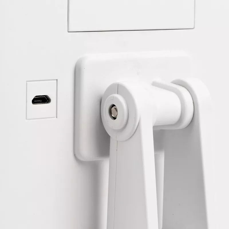 Espelho de maquilhagem de pé Girmi BE04 – retangular com ampliação 1x, LED branco, USB/4×AA, rotação 180°