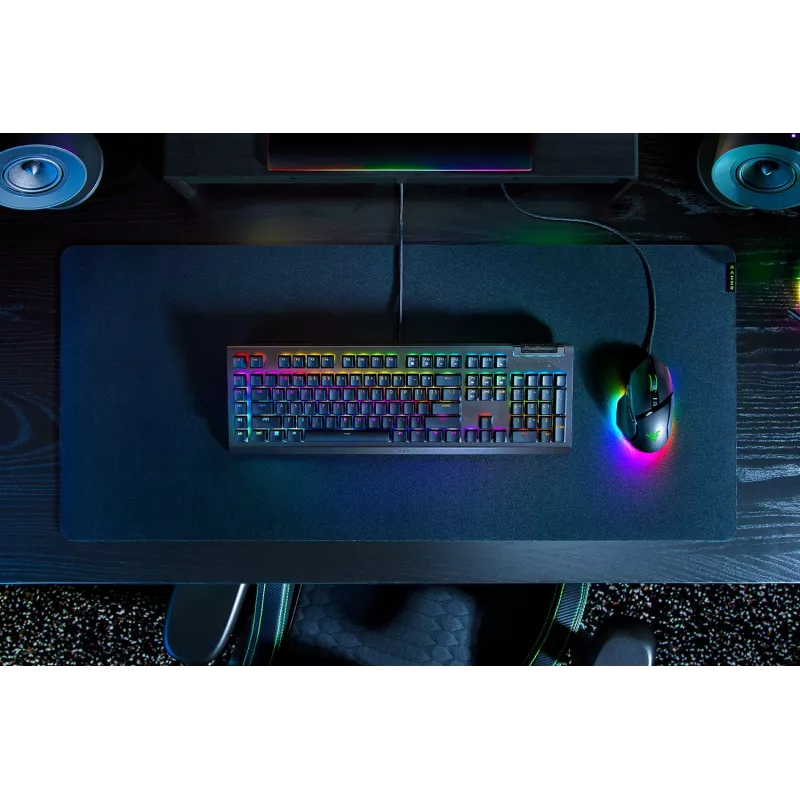 Razer BlackWidow V4 X teclado gaming com fios, cirílico, interruptores Yellow, preto